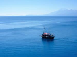 Backpacker’s Guide to Cruise Ship Crew Life (Travel for Free)