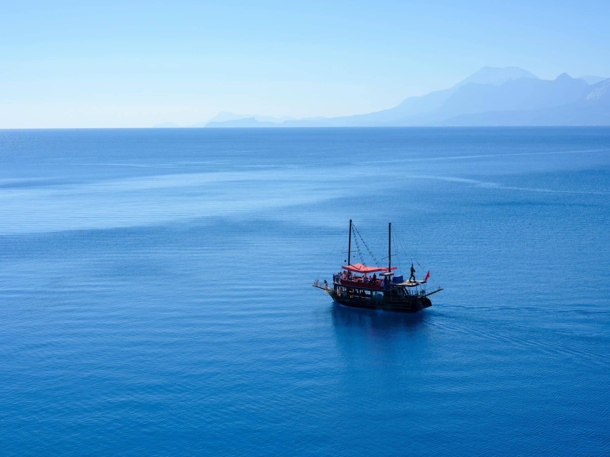 Backpacker’s Guide to Cruise Ship Crew Life (Travel for Free)