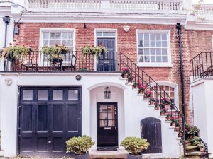 Smart Home Evolution: Technology Meets Modern Living Spaces