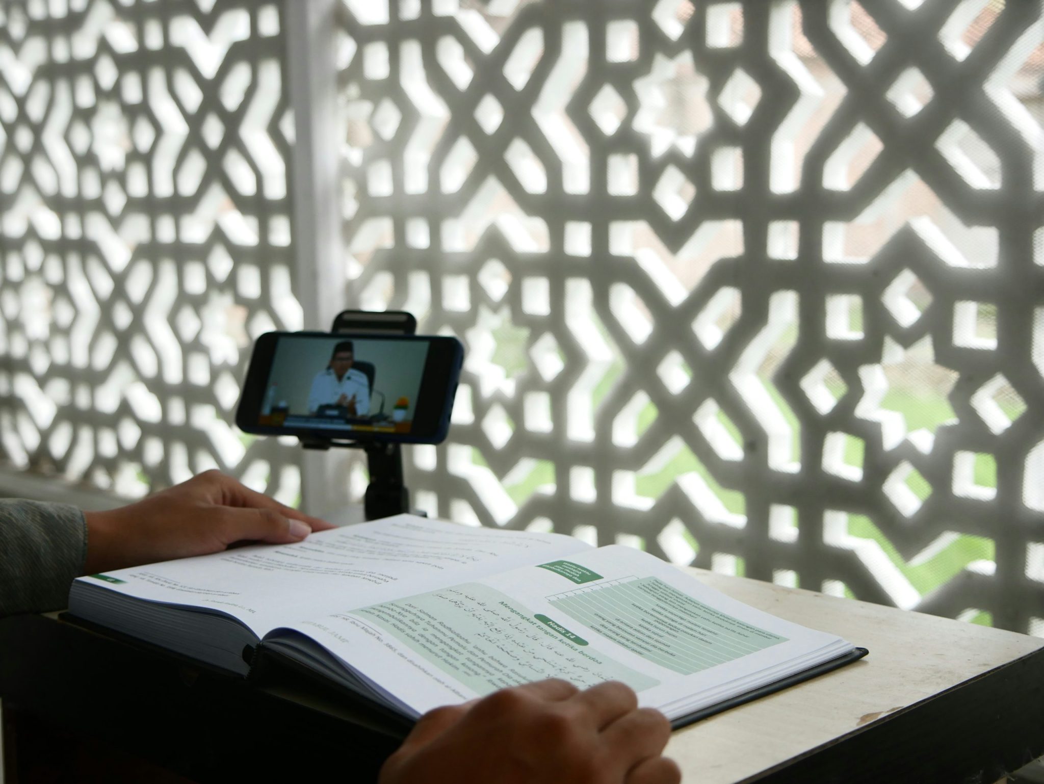 Exploring the Potential of Virtual Reality in Immersive Learning